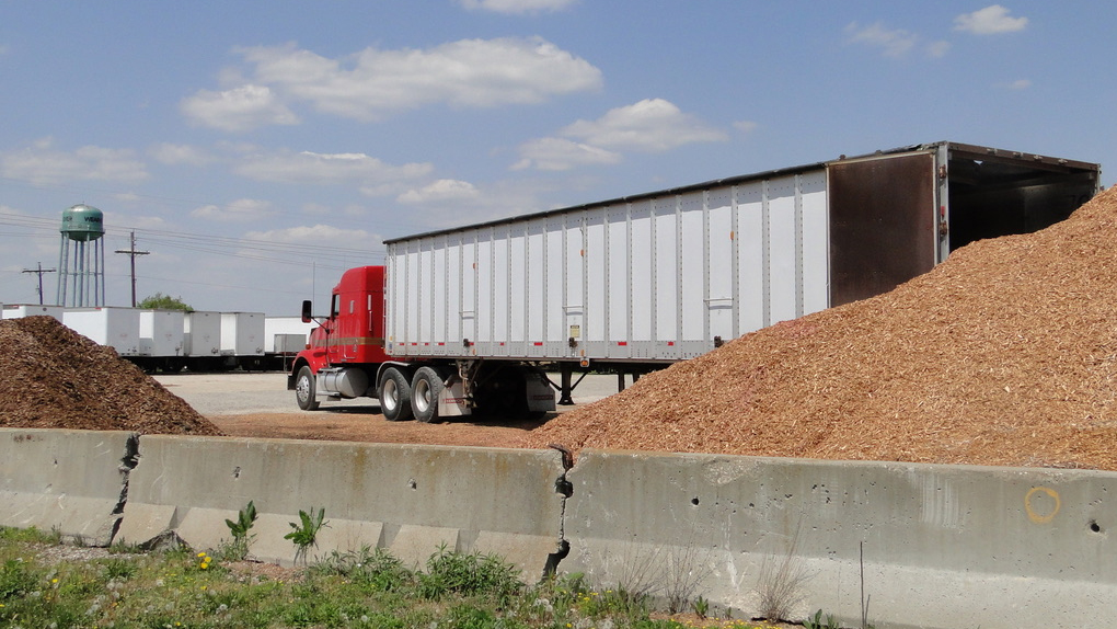 Walking floor trailer at Clary Trucking